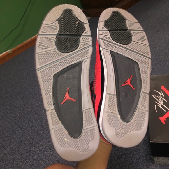 Jordan 4 Toro Bravo - Picture 4 of 4